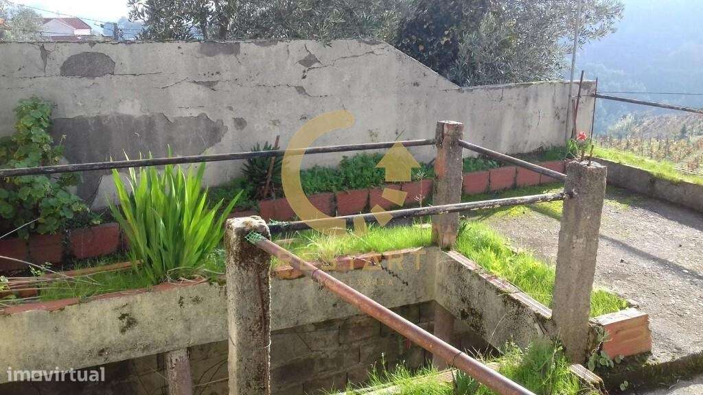 Moradia para recuperar em Sedielos - Peso da Régua-4