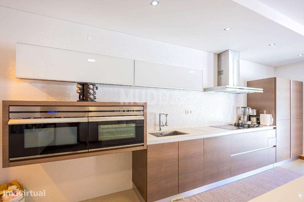 Excelente moradia geminada T4 em Santa Maria da Feira-43