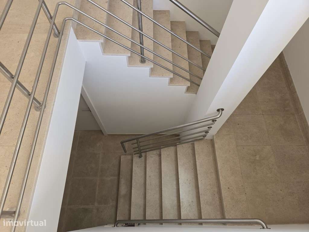 Moradia T5 com Terraço e Piscina-37