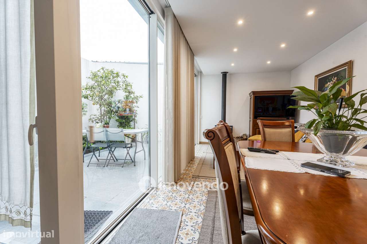 Moradia T3, com logradouro e garagem, em São Mamede de Infesta - Grande imagem: 4/48