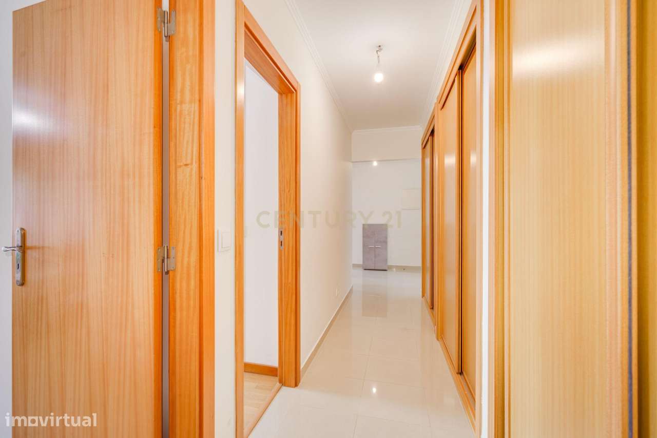 Apartamento T2 com Varanda em Loures - Oportunidade Única!-6