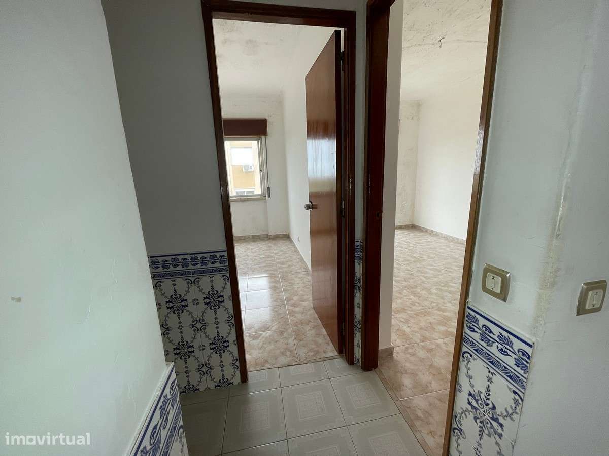 Apartamento T3, com Varanda, no Centro do Pinhal Novo-17