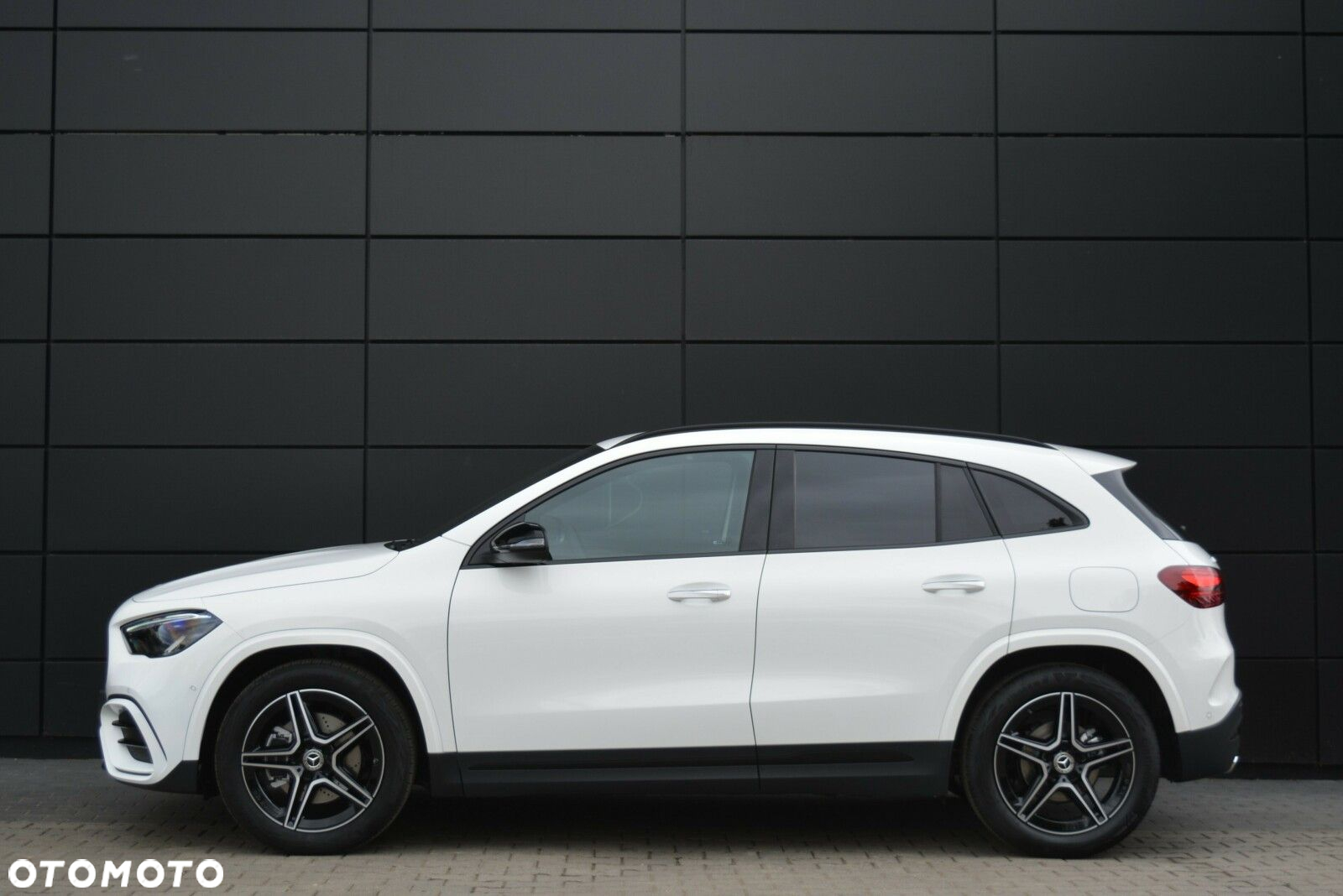 Mercedes-Benz GLA 200 AMG Line - 3