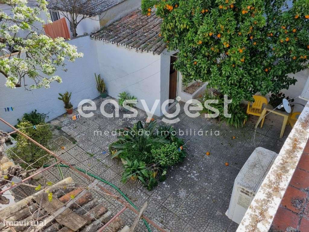 Moradia com dois quartos e quintal localizada no centro de Beja - Grande imagem: 4/16