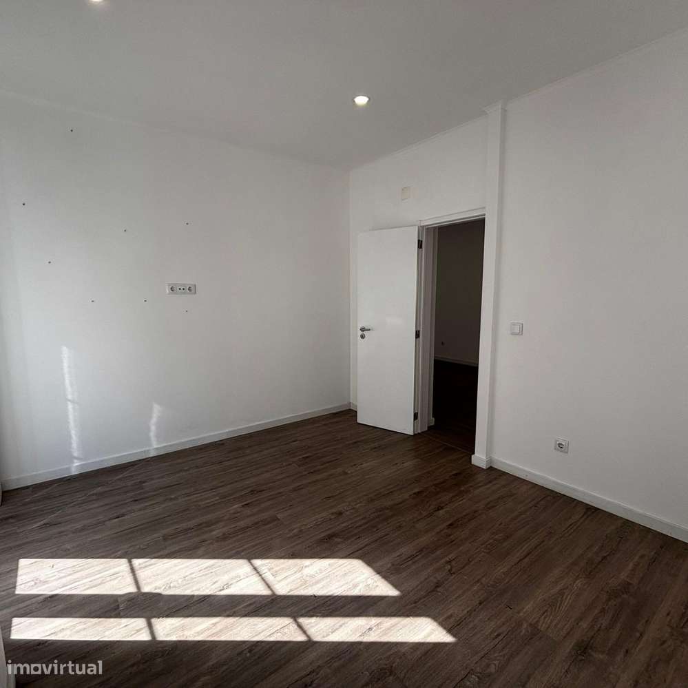 T2+1 Totalmente Remodelado em Edifício Recuperado!-19