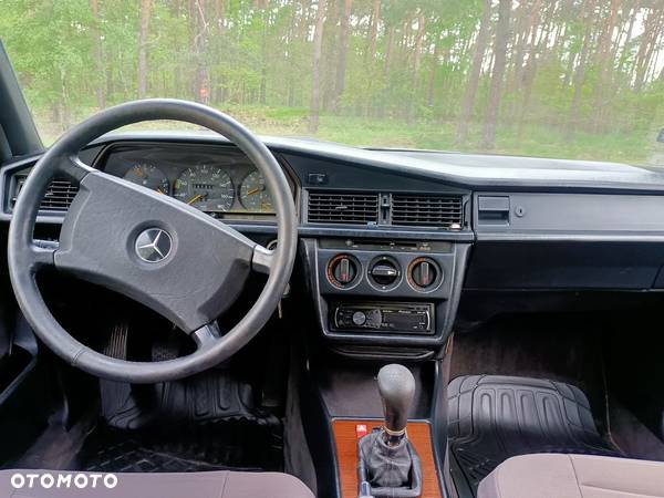 Mercedes-Benz W201 (190) - 10