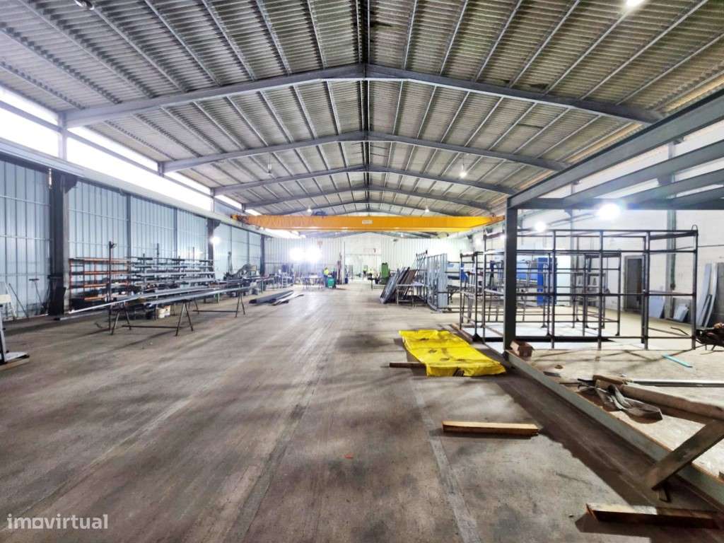 Armazém industrial em Guilhabreu - Grande imagem: 4/8