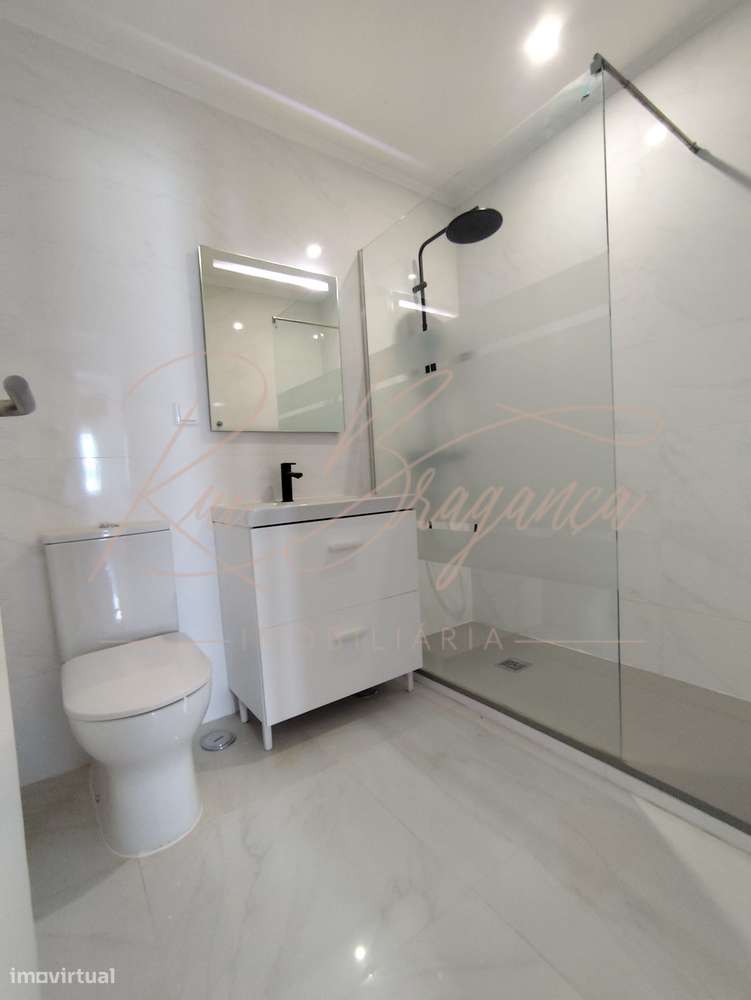 Apartamento T3 na Portela Totalmente Renovado-17