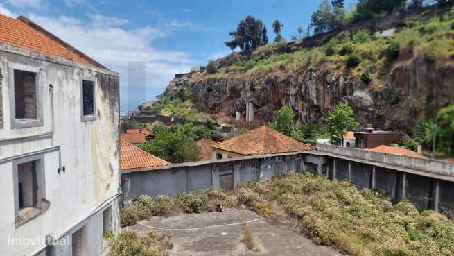 Prédio de grande volumetria no Funchal-2