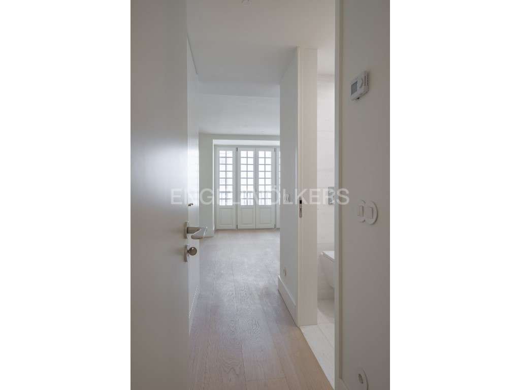 Elegante e luxuoso apartamento T2, junto à Av. da Liberdade-15