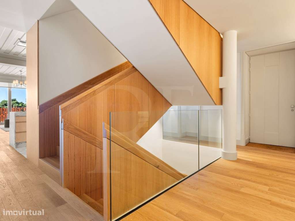 Moradia T3+1 Frente mar no Estoril, com 3 lugares de garagem e piscina-9