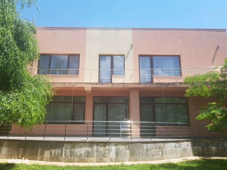 OCAZIE, VAND VILA  DE LUX 860 MP UTILI SI 1230 MP TEREN LANGA LACUL C - Imagine principală: 4/19