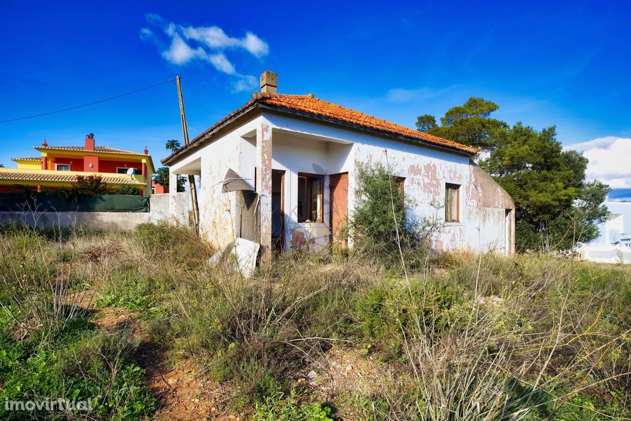 Terreno com Ruina para Loteamento Companheira - Portimão