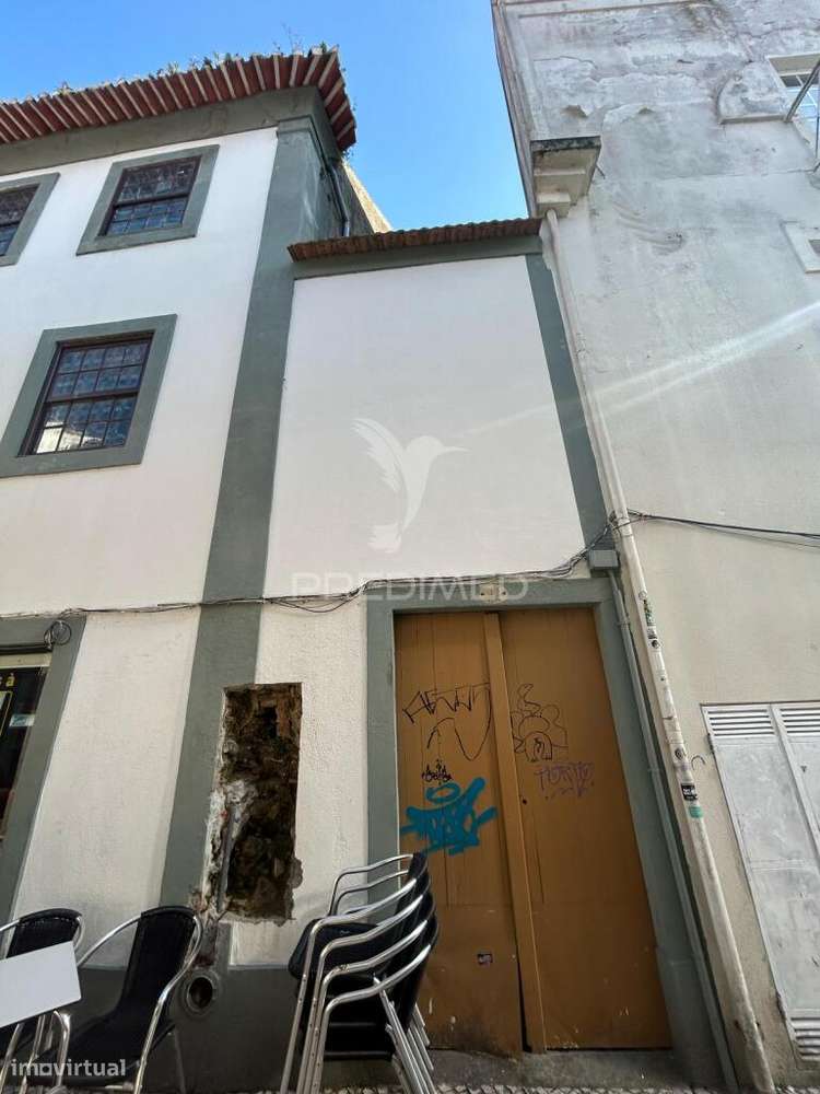 Prédio Contemporâneo na Praça do Peixe – Centro Histórico de Aveiro - Grande imagem: 4/13