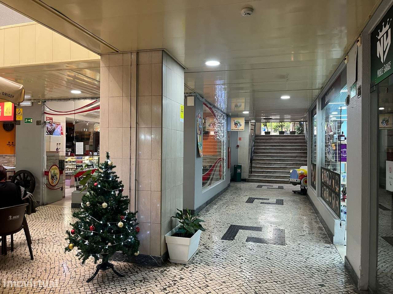 Oportunidade de Investimento — Loja à Venda no Lumiar por 50.000 €-15