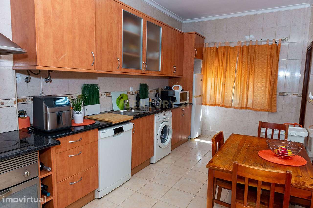 Apartamento T2 mobilado em Amora, Seixal - Oportunidade Única!-13