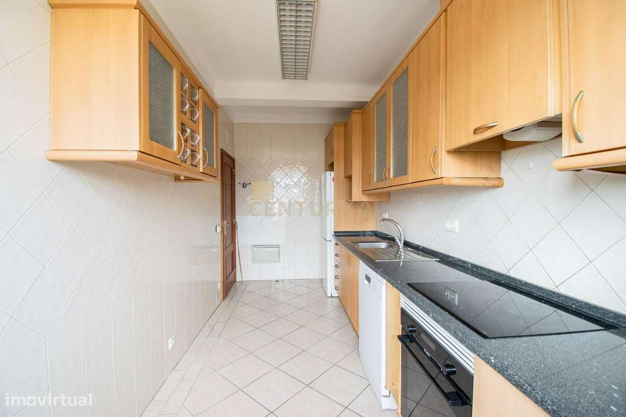 Moradia Exclusiva no Coração dos Olivais – Conforto, Espaço e Tranquil-6