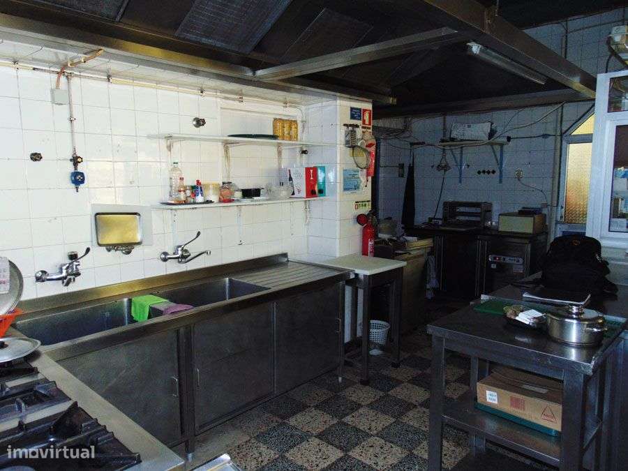 Prédio estação CP Mem Martins-9