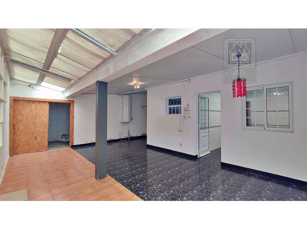 VENDA de CASA - MORADIA com garagem, jardim e quintal - Pico da Ped...-47