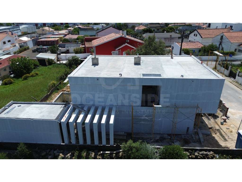 Moradia T4 com piscina, junto a Manique de cima-22