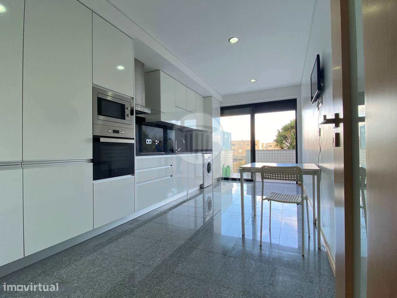 Apartamento T1 remodelado para arrendar - Grande imagem: 3/21