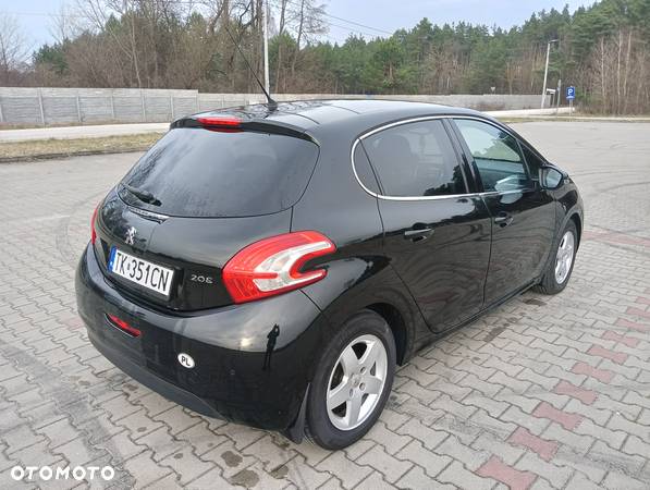 Peugeot 208 - 5