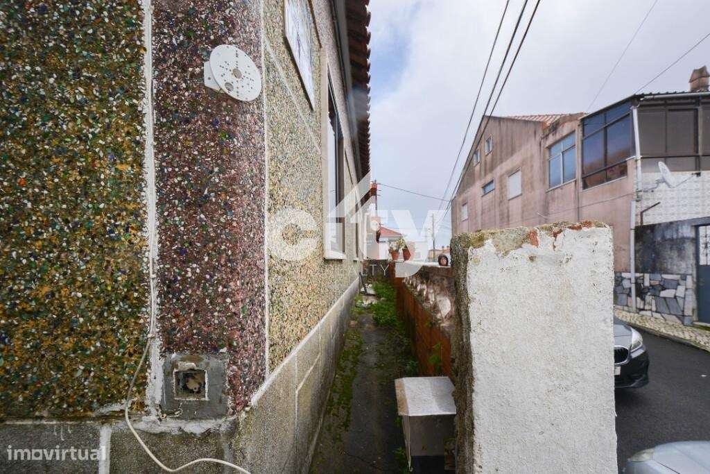 MORADIA T3 + COMÉRCIO EM TERRENO EM GAVETO COM ELEVADO POTENCIAL EM CA - Grande imagem: 3/37