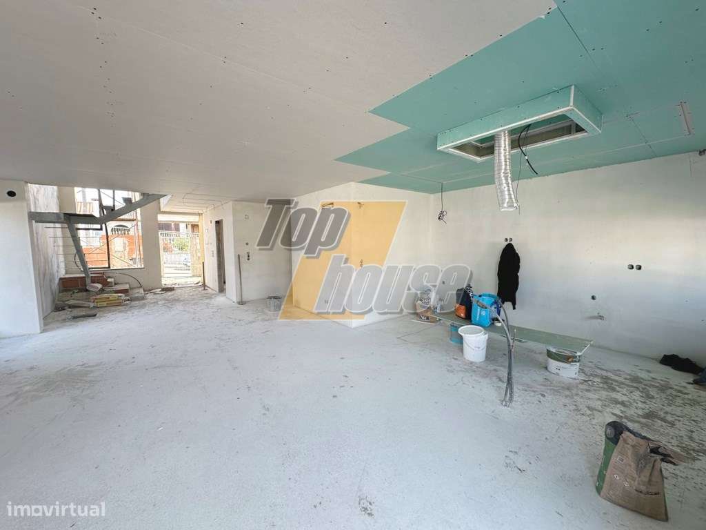 Moradia isolada V4 com piscina -Charneca de Caparica-13