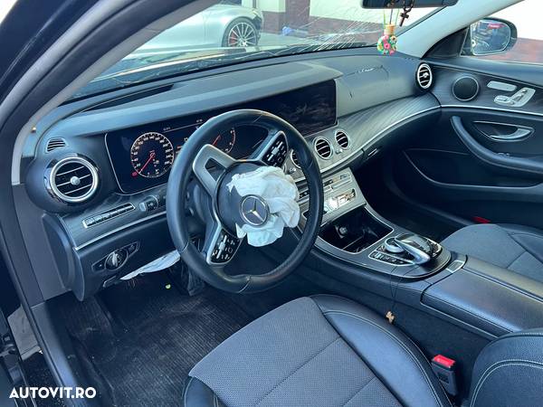 Mercedes-Benz E 220 d 4Matic T 9G-TRONIC Avantgarde - 8