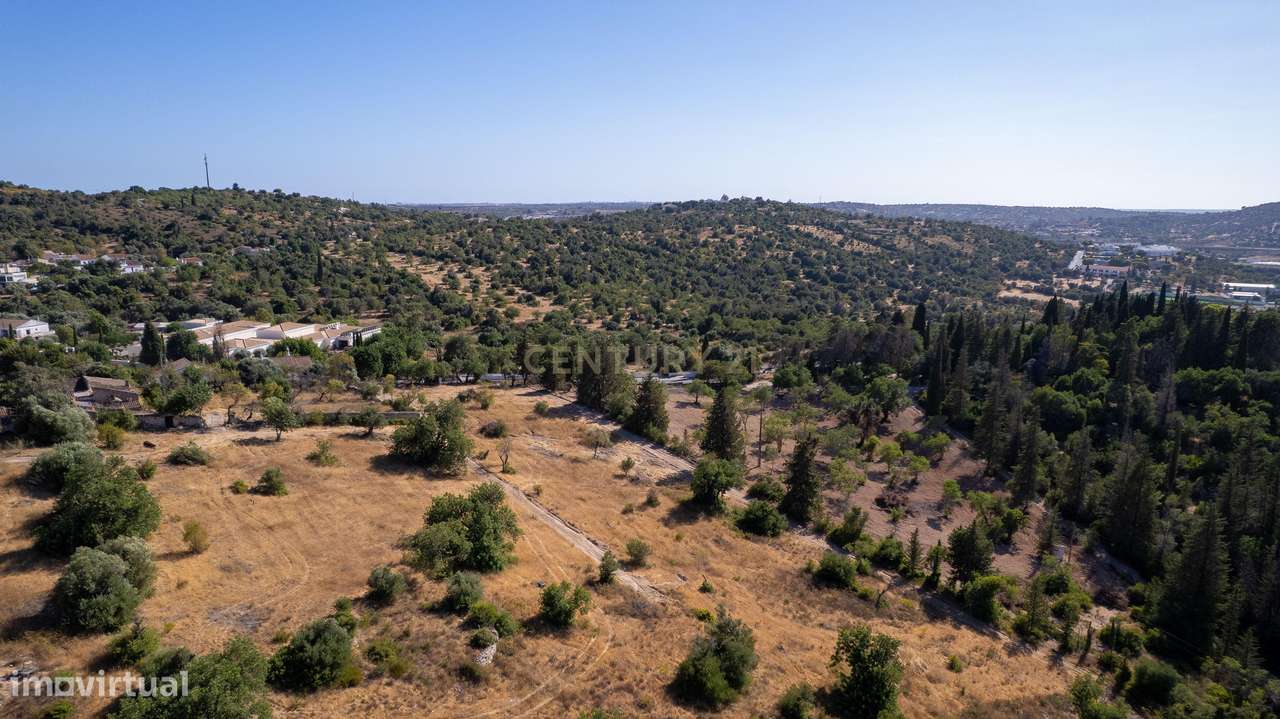 Terreno urbanizável de 6.440 m² em Paderne – Elevado potencial de dese-8