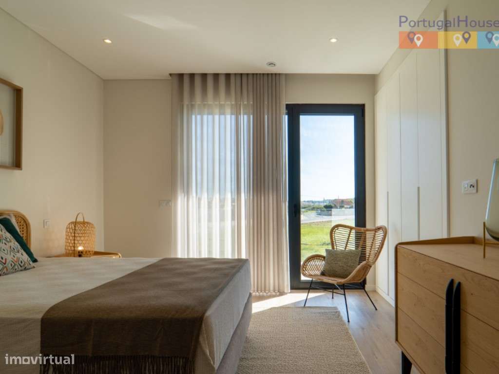 Vivenda T4+1 na praia do Areal com piscina.-21