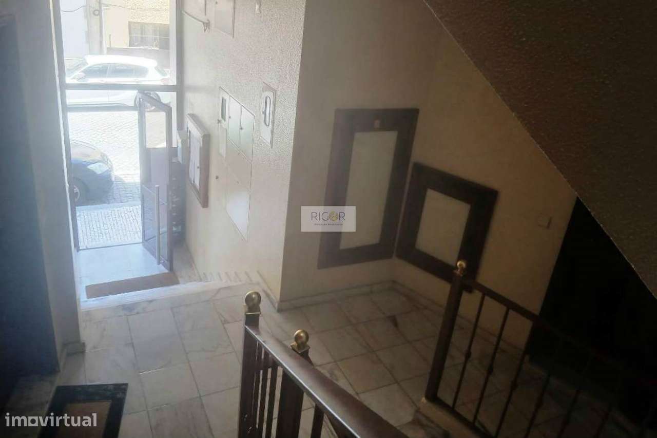 Apartamento T1+1 totalmente remodelado junto à praia nas Caxinas-11