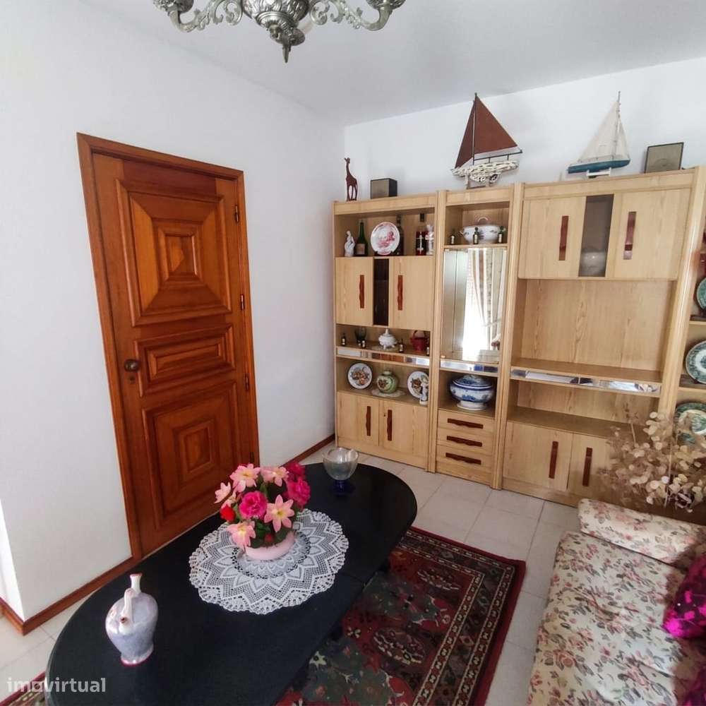 Apartamento T2 com terraço, varanda e 3 casas de banho-27