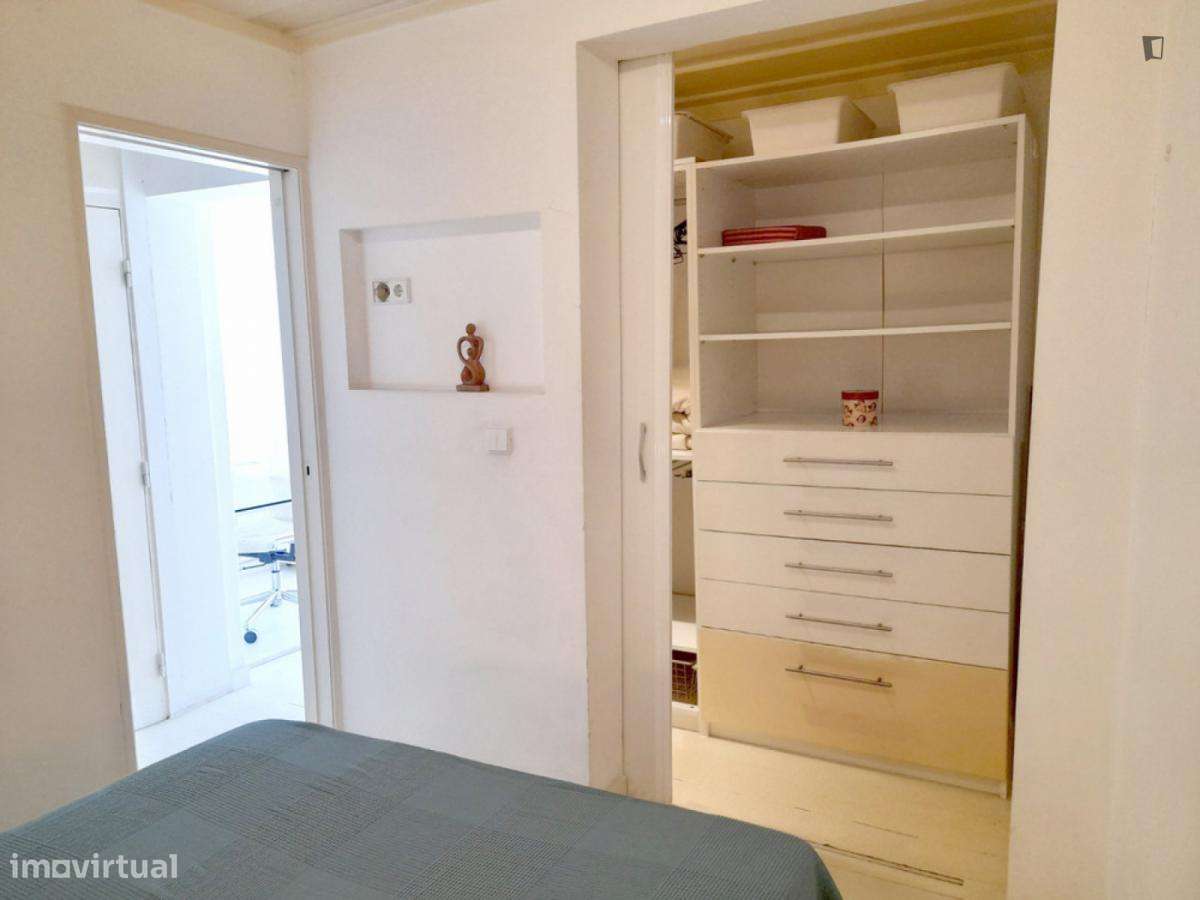 Apartamento com 1 quartos - localizado em Princípe Real Lisbon - Grande imagem: 4/5