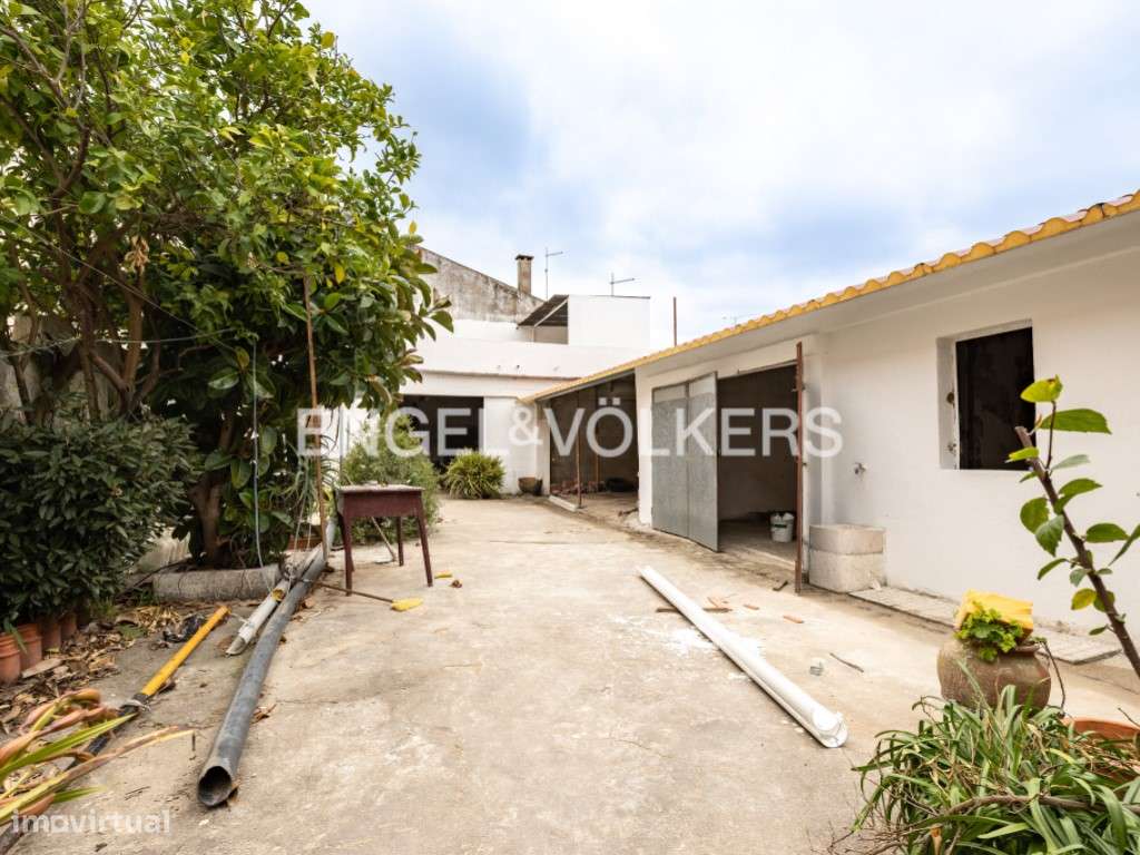 Excelente moradia T6 com AL situada no centro de Almeirim-3