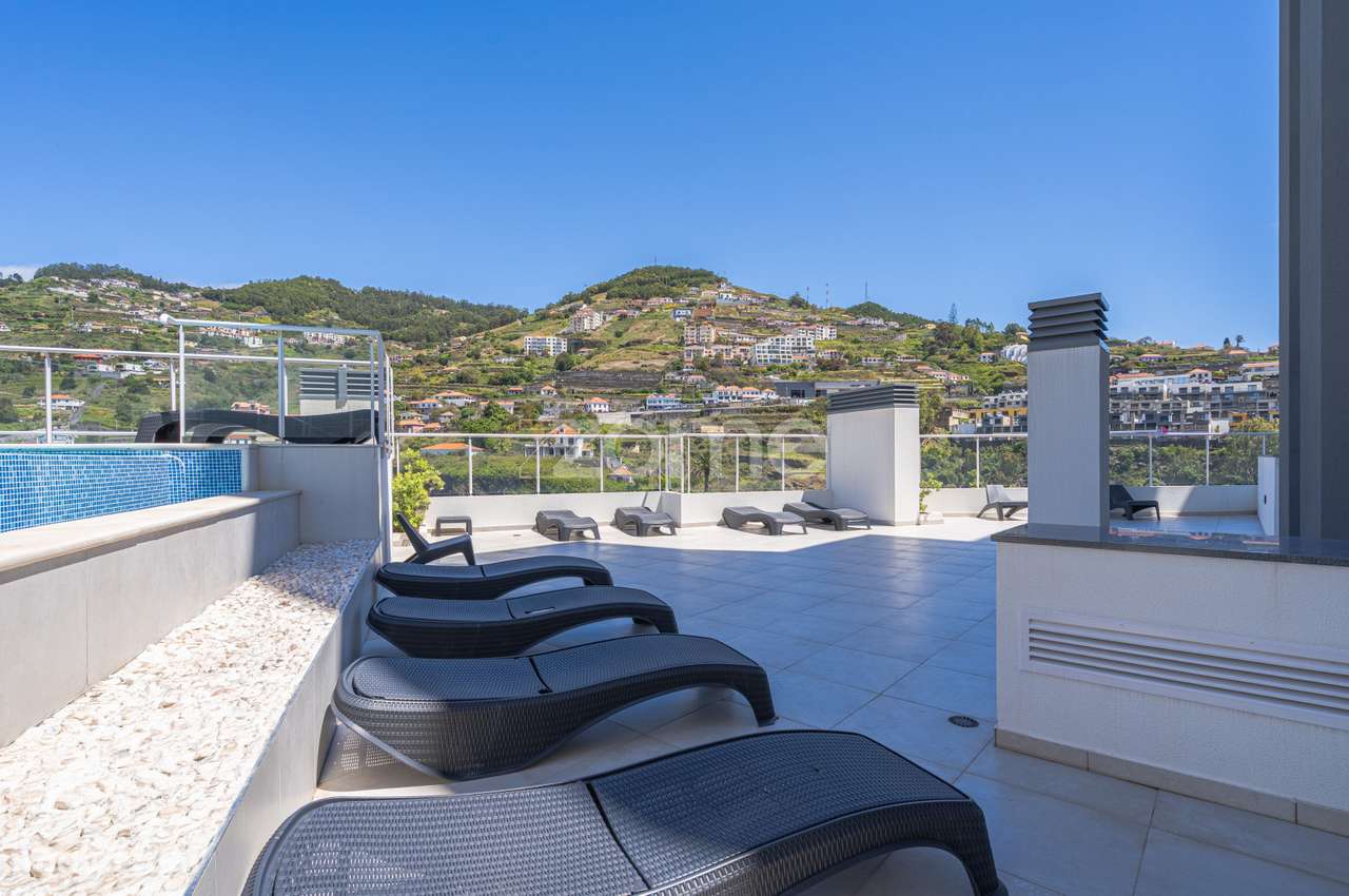 T2 Novo com Amplas Áreas, Piscina Aquecida e Excelente Localização-17