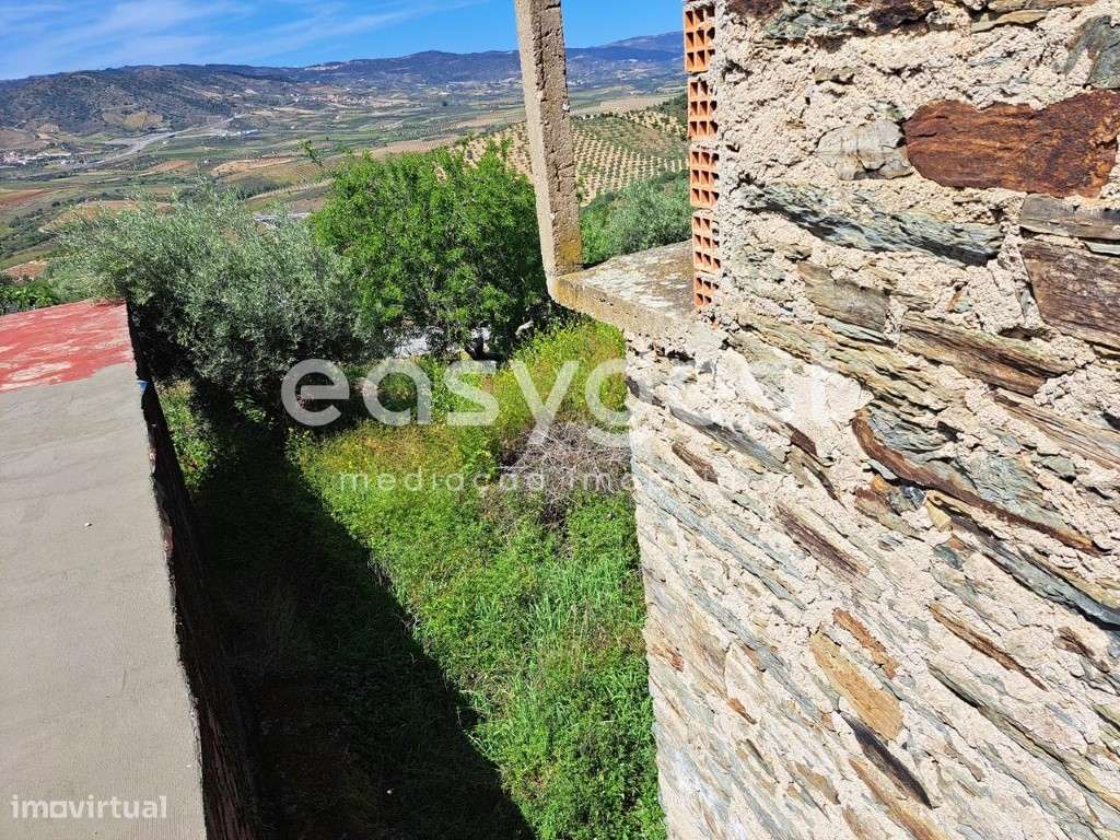 Moradia para recuperar na aldeia de Nozelos, Torre de Moncorvo. - Grande imagem: 4/19