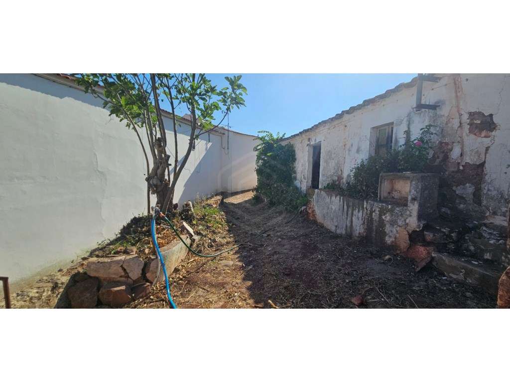 3 Ruinas para recuperar no centro de Santa Catarina, Tavira-15
