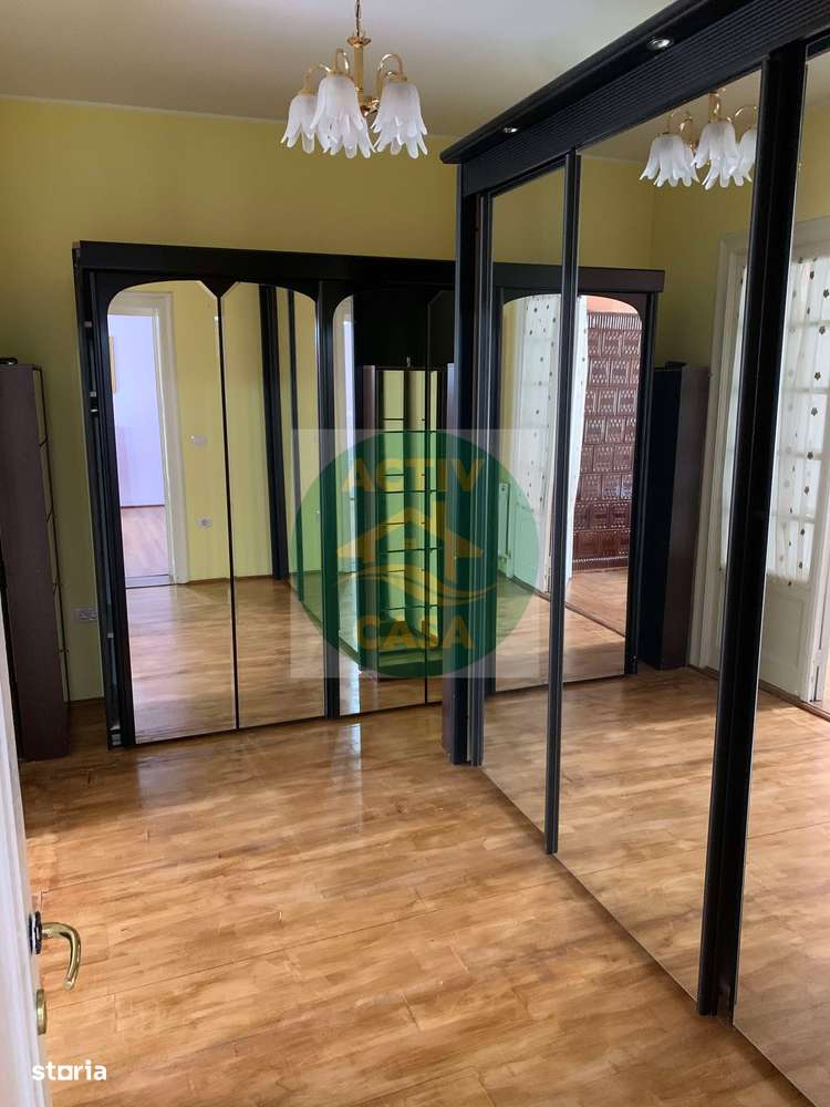 Casa de vanzare Roman - Imagine principală: 4/10