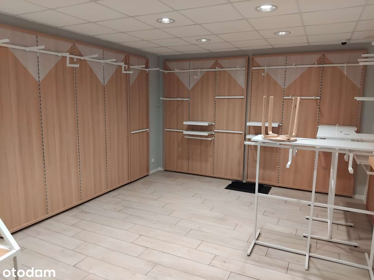 Lokal Handlowy z kompletnym wyposażeniem sklepowym - Pełny obrazek: 4/8