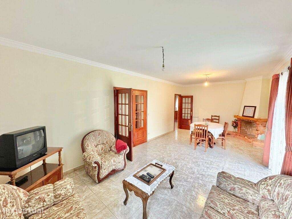 Casa / Villa T3 em Vila e Roussas de 207 m2 - Grande imagem: 1/27