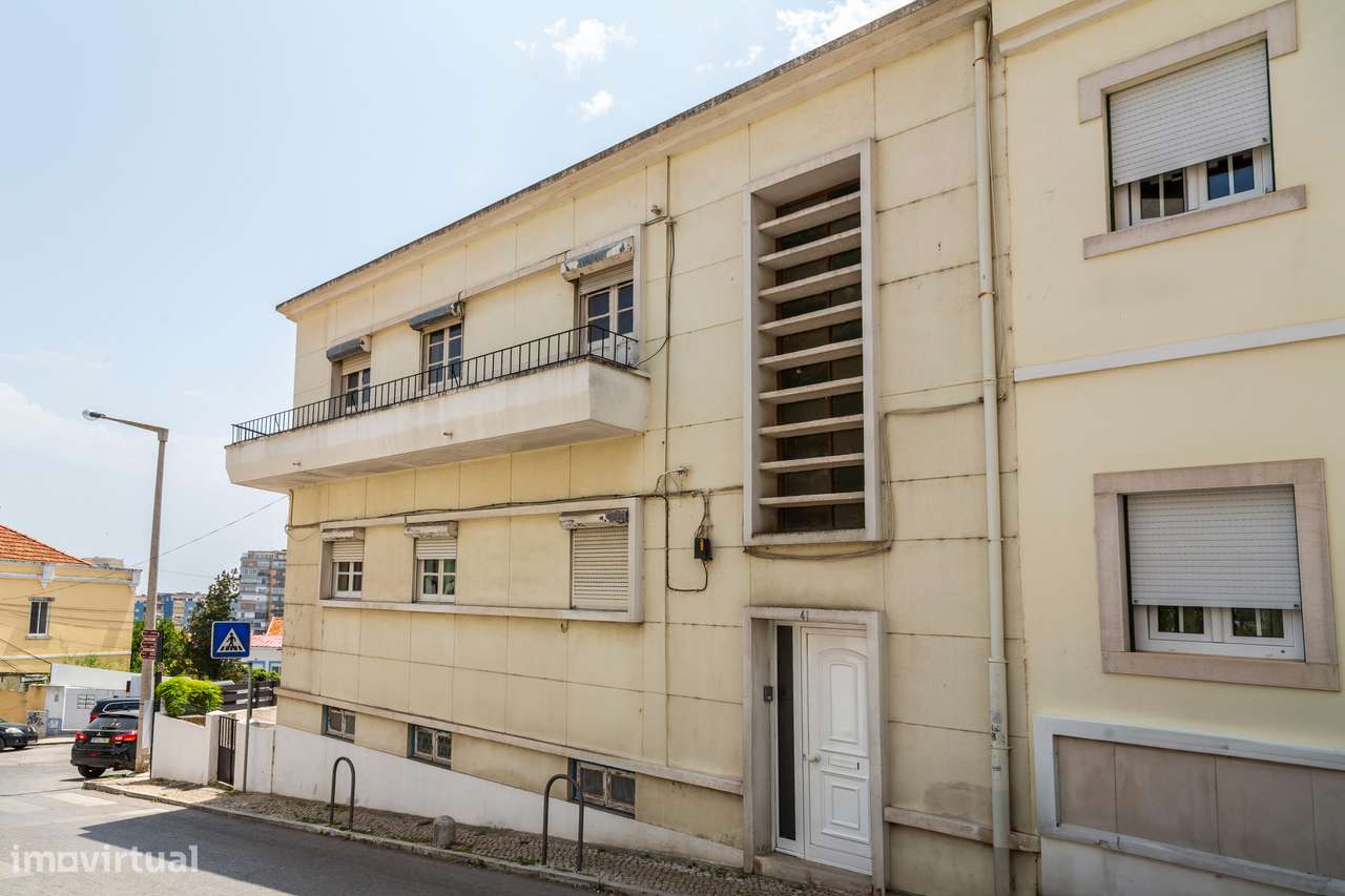 Prédio para Investimento em Cacilhas-0