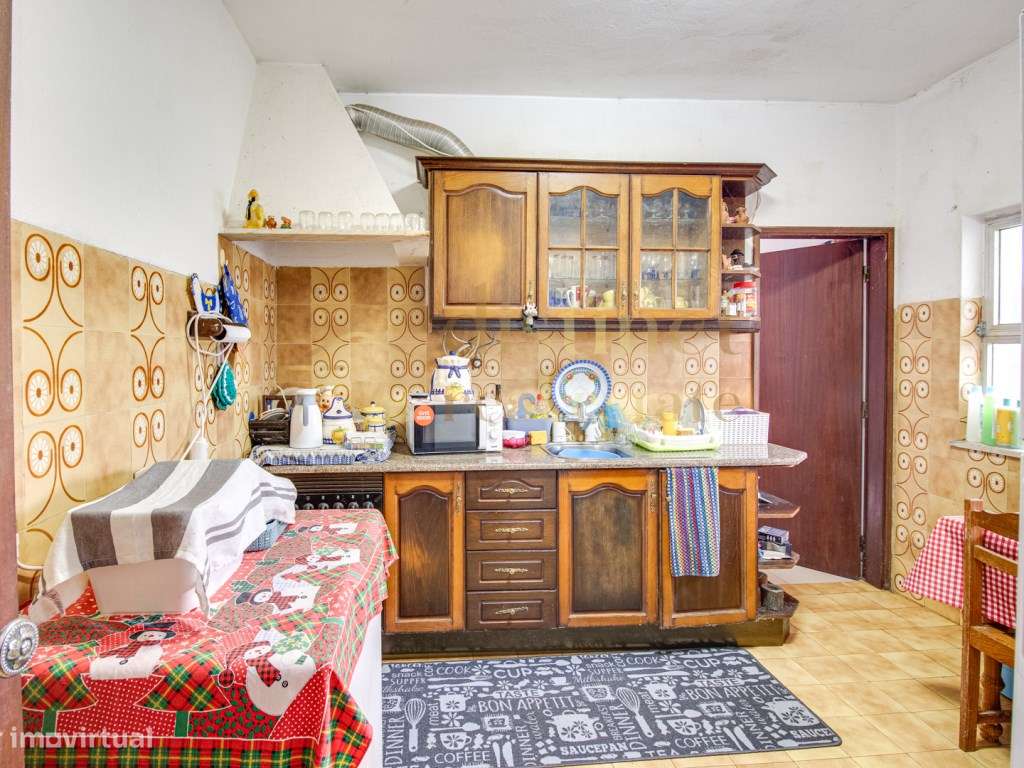 Casa de campo térrea com a necessidade de algumas obras num terreno...-13