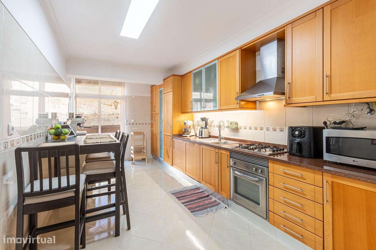 T3 em excelente estado com box de 41 m² e lareira | Vialonga-7