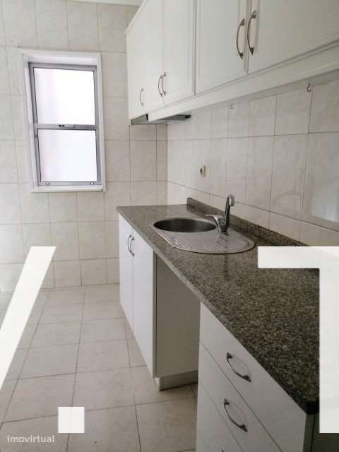 Estúdio á Praça da Batalha- Univ Lusófona- R. Miradouro - Grande imagem: 3/15