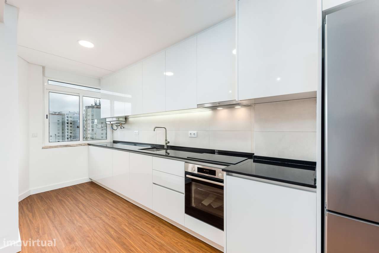 T2 Amadora | Totalmente Remodelado | Varanda - Grande imagem: 5/18