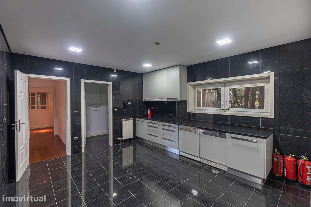 Moradia de Luxo com Elevada Privacidade, Piscinas Interior e...-23