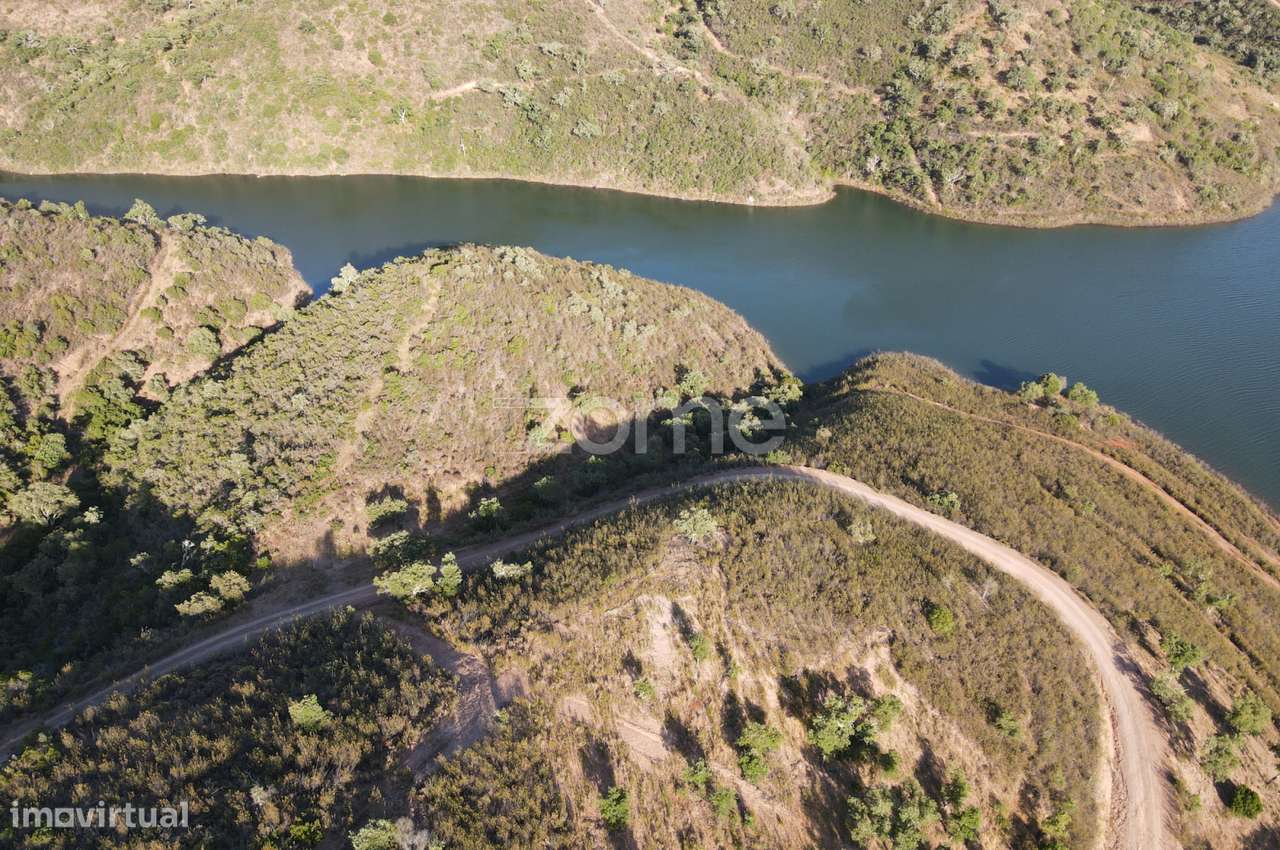 Terreno junto à Barragem do Funcho com 23 hectares - Grande imagem: 3/16