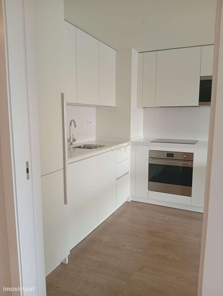 T1 para arrendamento, na Avenida de Berlim, em Lisboa. - Grande imagem: 5/12