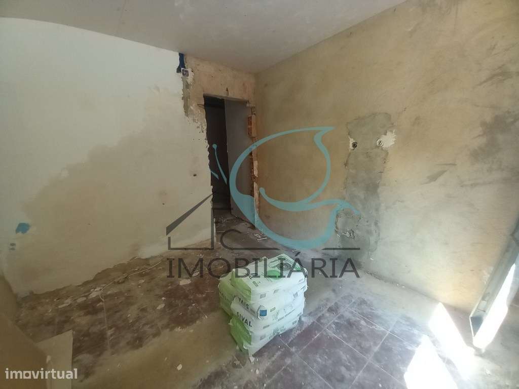 Apartamento T1 com Logradouro Privativo na Baixa da Banheira-2